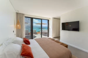 suite pmr vue mer avec smart tv et accès piscine dans la villa guacana guadeloupe