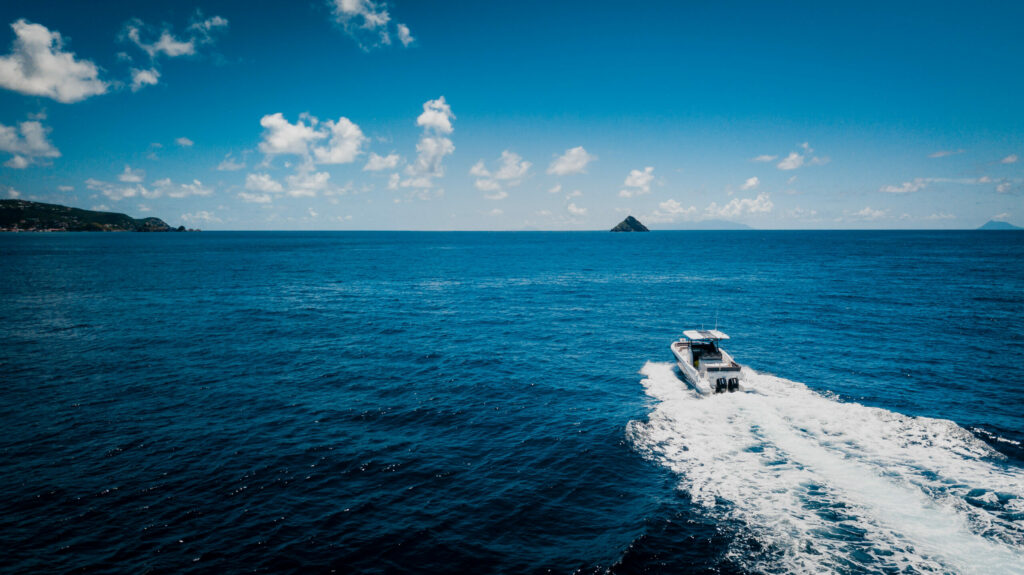 Bateau de location premium en Guadeloupe pour séjour haut de gamme